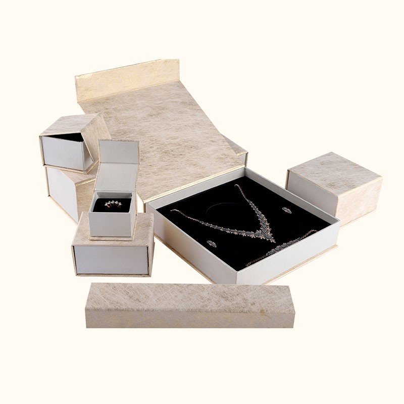 Jewelry & Accessories